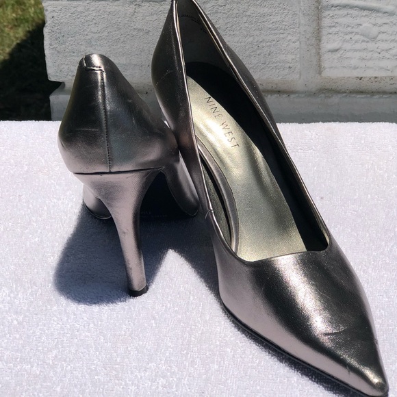 Shoe - Picture 4 of 8